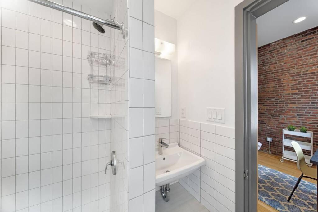 Simple Furnished Studio In The Heart Of Boston Zewnętrze zdjęcie
