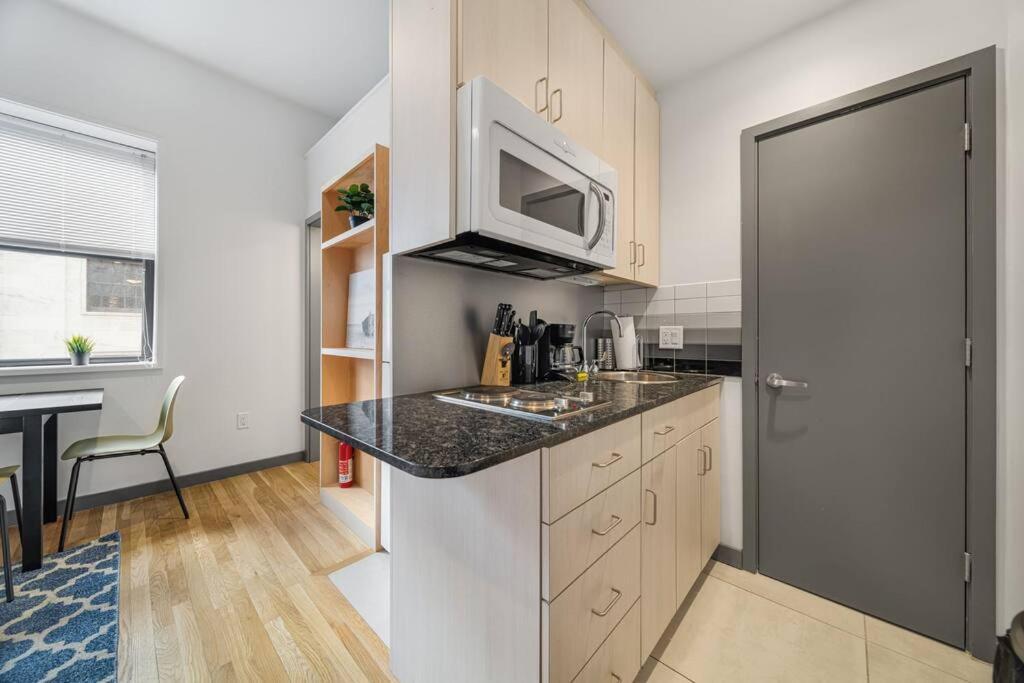 Simple Furnished Studio In The Heart Of Boston Zewnętrze zdjęcie